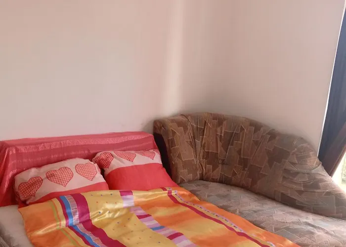 شقة горішній пасічна зелена вулецька завод іскра біля лісу *